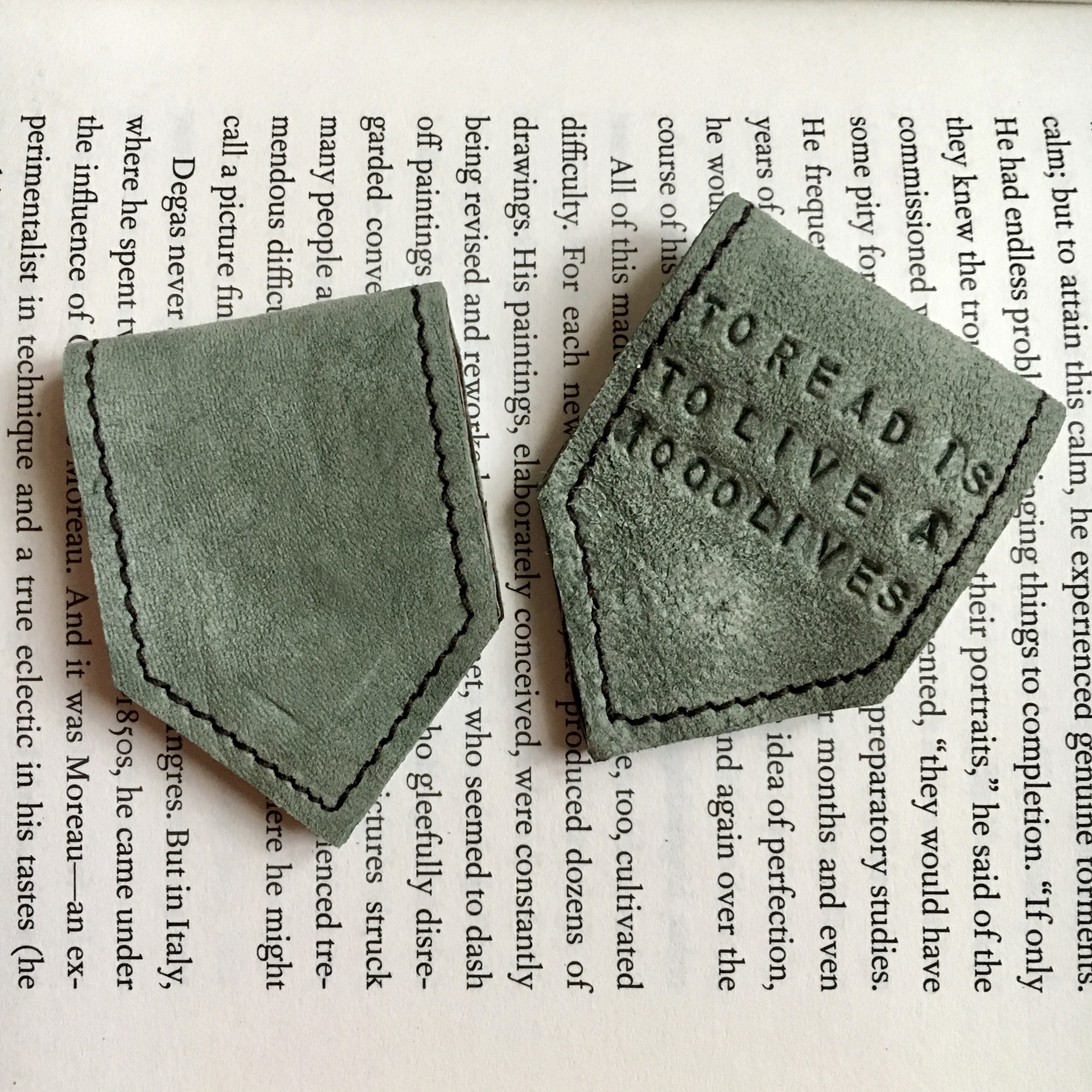 Green_magnetic_bookmark_by_Law